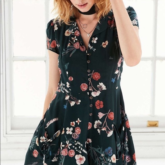 Urban Outfitters Dresses & Skirts - Kimchi Blue Collared Sleeveless Button Down Dress